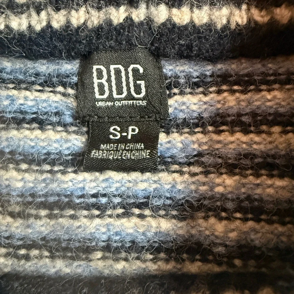 BDG‎ Urban Outfitters Mens Small Striped Knit Sweater Blue Navy Crew Neck Fuzzy